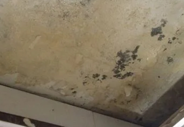 呼兰阳台漏水维修公司分享下呼兰卫生间渗水维修需要注意哪些问题。